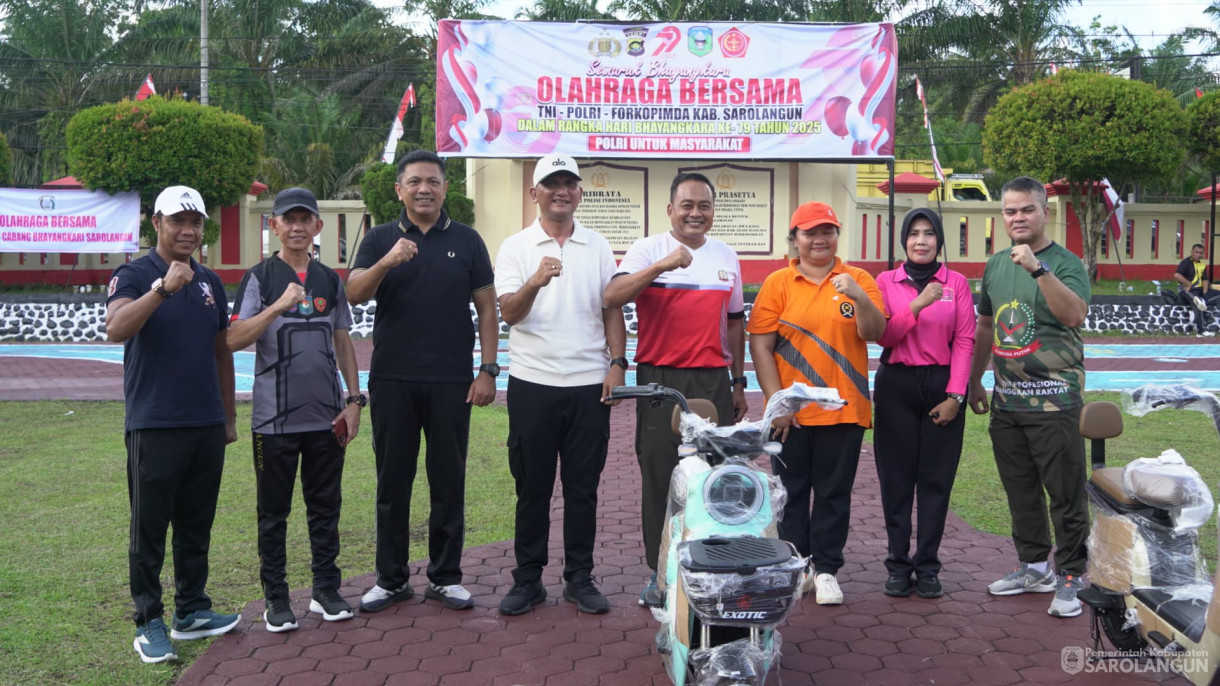 20 Juni 2025 - Bupati Sarolangun Hurmin Hadiri Olahraga Bersama Sambut HUT Bhayangkara ke 79 Tahun 2025&nbsp;