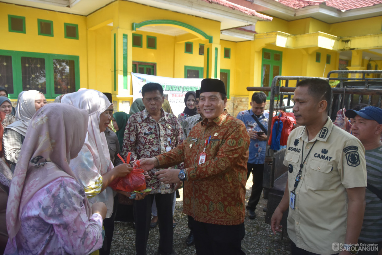 04 April 2024 - Operasi Pasar Murah Daging Kerbau Di Kantor Camat Sarolangun