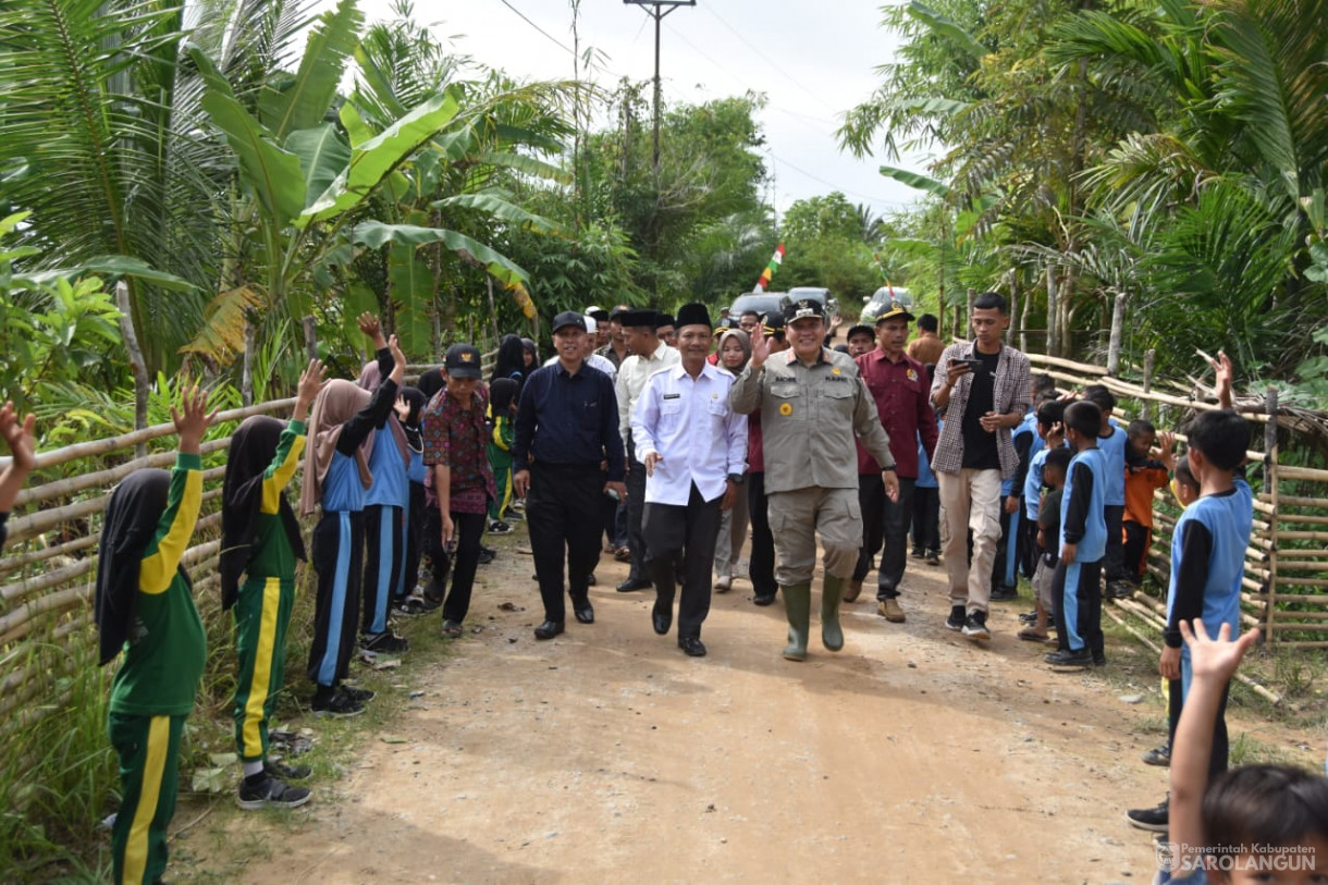 25 November 2023 - Tanam Padi Sawah Di Kelompok Tani Suka Damai Bersama Forkopimda Sarolangun Di Desa Sungai Bemban Kec. Batang Asai