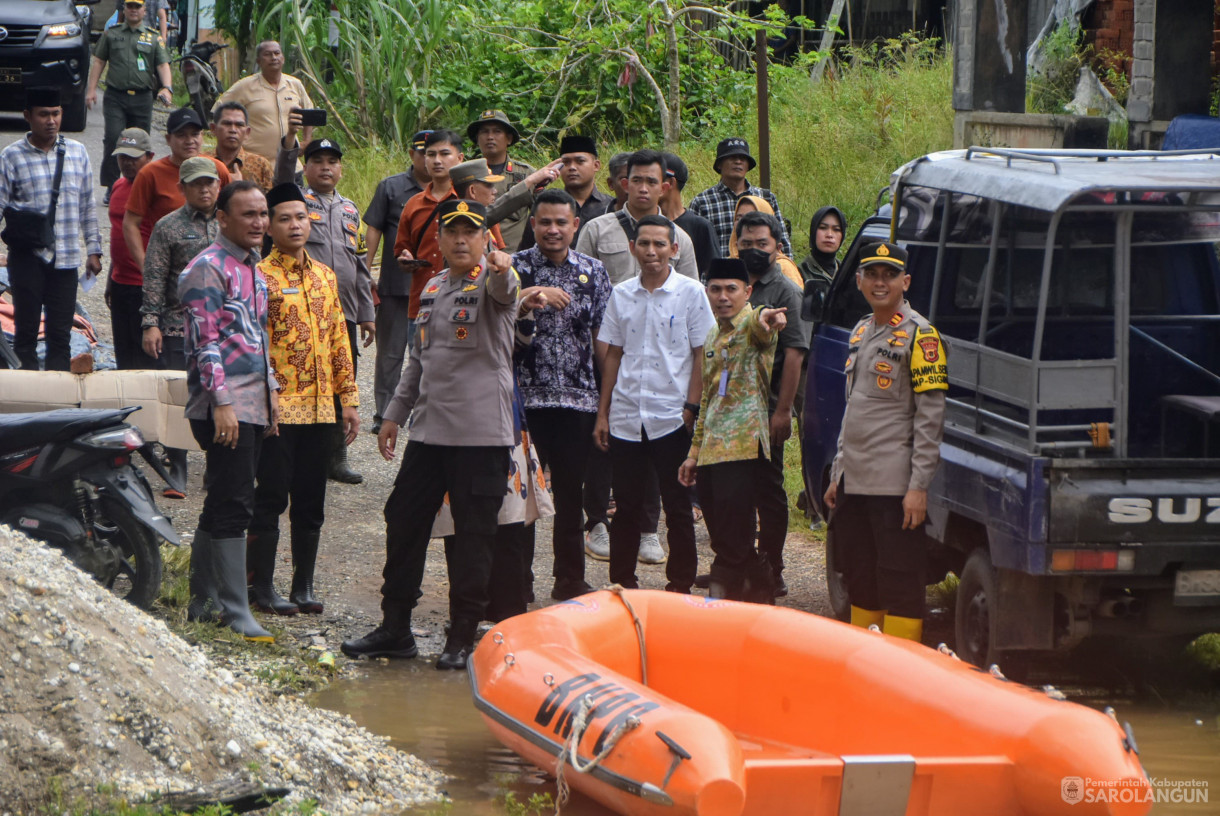 6 Maret 2025 - Peninjauan Lokasi Banjir dan Penyerahan Bantuan Bagi Korban Terdampak Banjir di Kecamatan Mandiangin&nbsp;