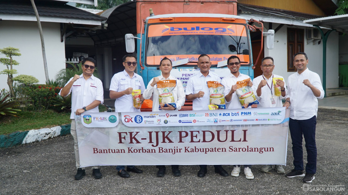 13 Mei 2026 Penyerahan Bantuan Masyarakat Terdampak Banjir dengan Forum Komunikasi Industri Jasa Keuangan Provinsi Jambi