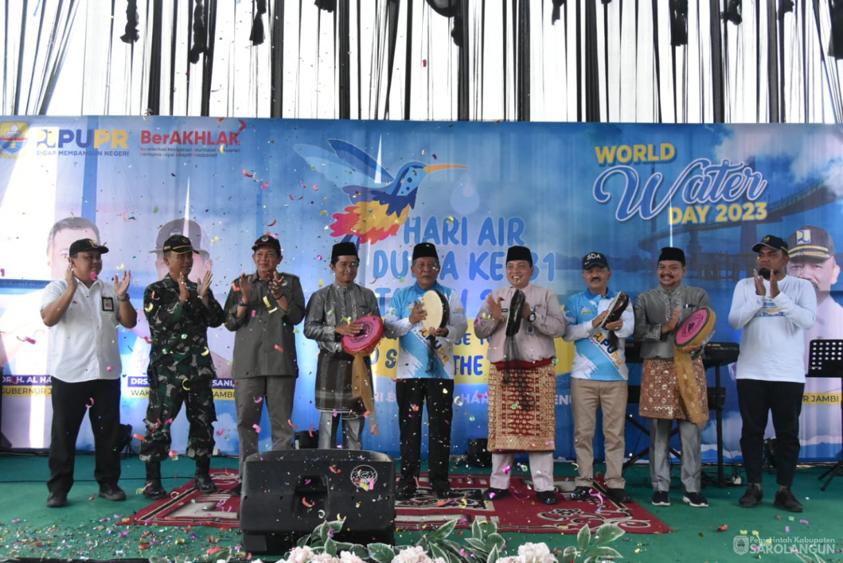 23 Agustus 2023 - Penjabat Bupati Sarolangun Menghadiri Acara Peringatan Hari Air Sedunia di SMAN 7 Sarolangun