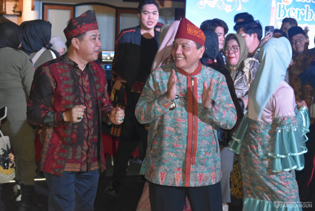 25 Oktober 2023 - Penjabat Bupati Sarolangun Turut Serta Pada Acara Fashion Show Batik Jambi Di Rumah Dinas Gubernur Jambi