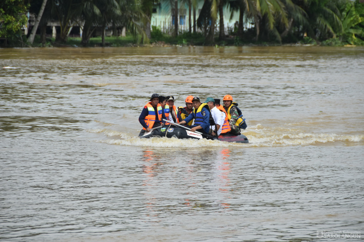 20 Januari 2023 - Mendampingi Gubernur Jambi Meninjau Lokasi Terdampak Banjir Serta Memberikan Bantuan Di Mandiangin Tuo Kecamatan Mandiangin