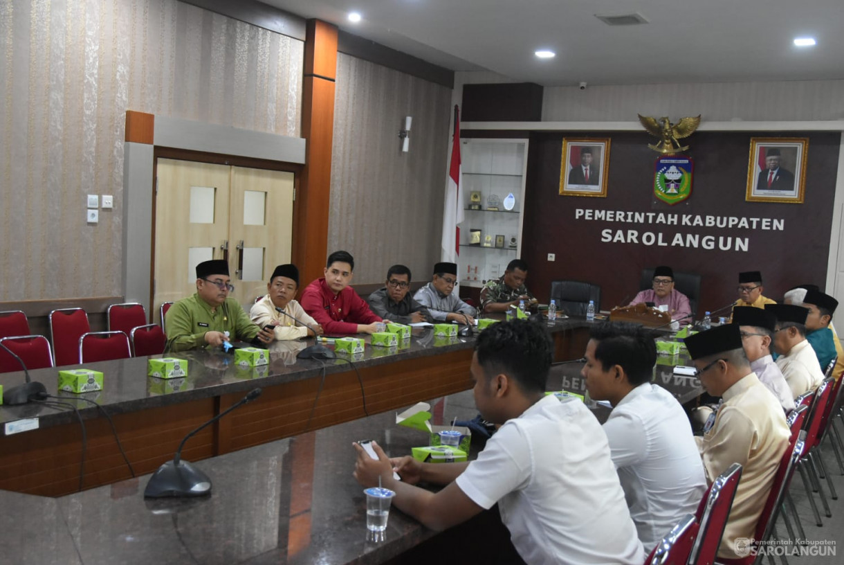 9 Oktober 2023 - Penjabat Bupati Sarolangun Menghadiri Rapat TPID di Ruang Pola Utama Kantor Bupati Sarolangun