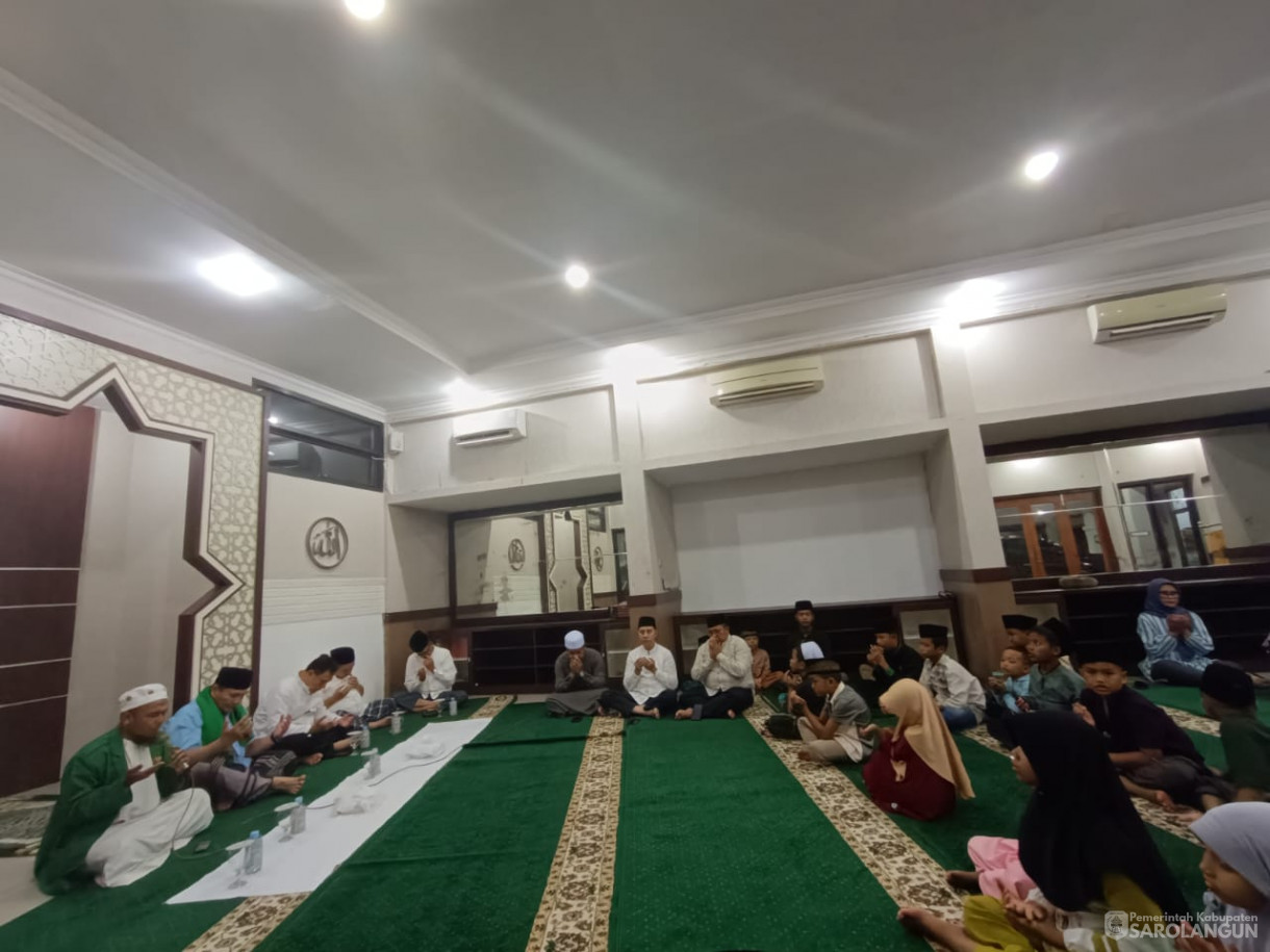 2 Maret 2024 - Acara Tausiah Agama Bersama Anak Yatim Di Rumah Dinas Bupati Sarolangun