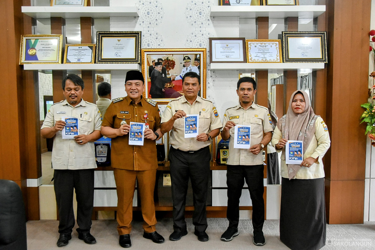 29 Januari 2024 - Silaturahmi Dengan Pegawai Samsat Sarolangun Di Ruang Kerja Bupati Sarolangun