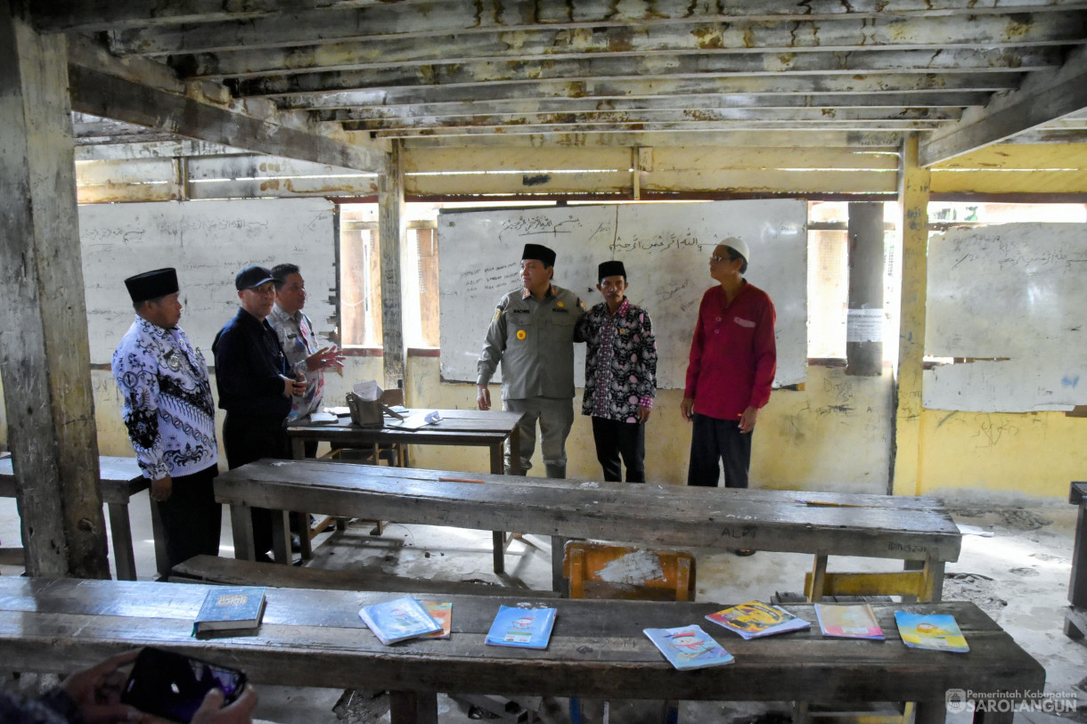 25 November 2023 - Penjabat Bupati Sarolangun Meninjau Kondisi Madrasah Darul Islam Desa Sungai Baung Kecamatan Batang Asai