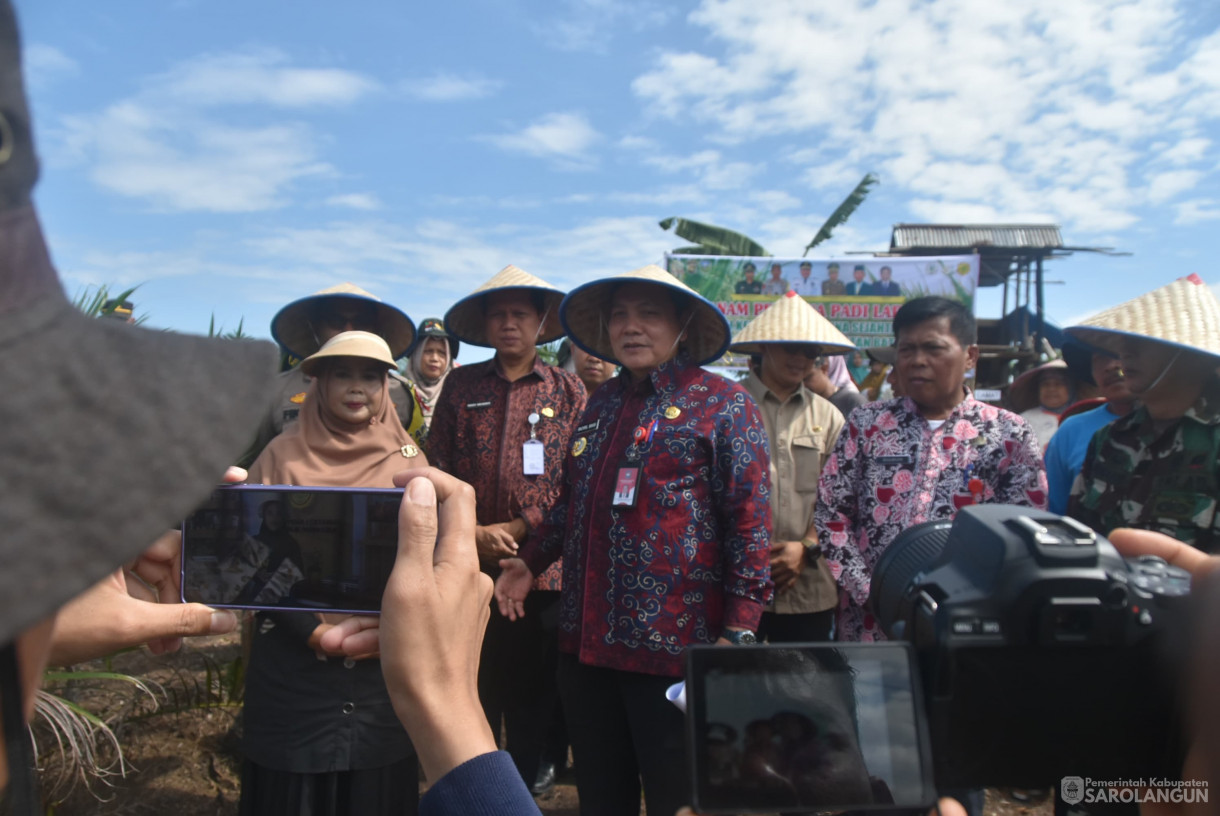 19 September 2024 -&nbsp;Tanam Perdana Padi Ladang di Kelompok Tani Bina Sejahtera yg diliput langsung oleh TV TANI Indonesia secara LIVE Pukul 09.00 WIB, Bertempat di Desa Dusun Dalam Kecamatan Batin VIII