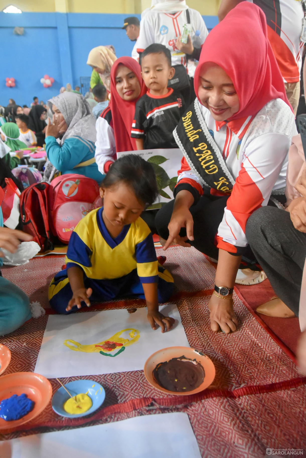 20 Agustus 2024 -&nbsp;Gebyar Bunda PAUD 2024 Dalam Rangka Memperingati Hari Anak Nasional Ke 40 Dan HUT RI Ke 79 Bertempat di Lapangan Tenis Indoor GOR Sarolangun