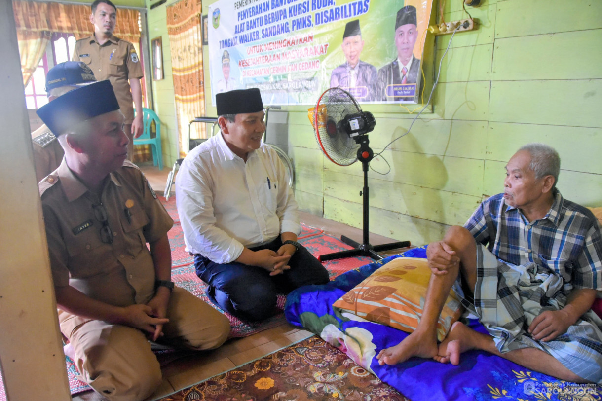 4 Maret 2024 - Memberikan Bantuan Kursi Roda Untuk Disabilitas Di Desa Lubuk Resam Hilir Kecamatan Cermin Nan Gedang