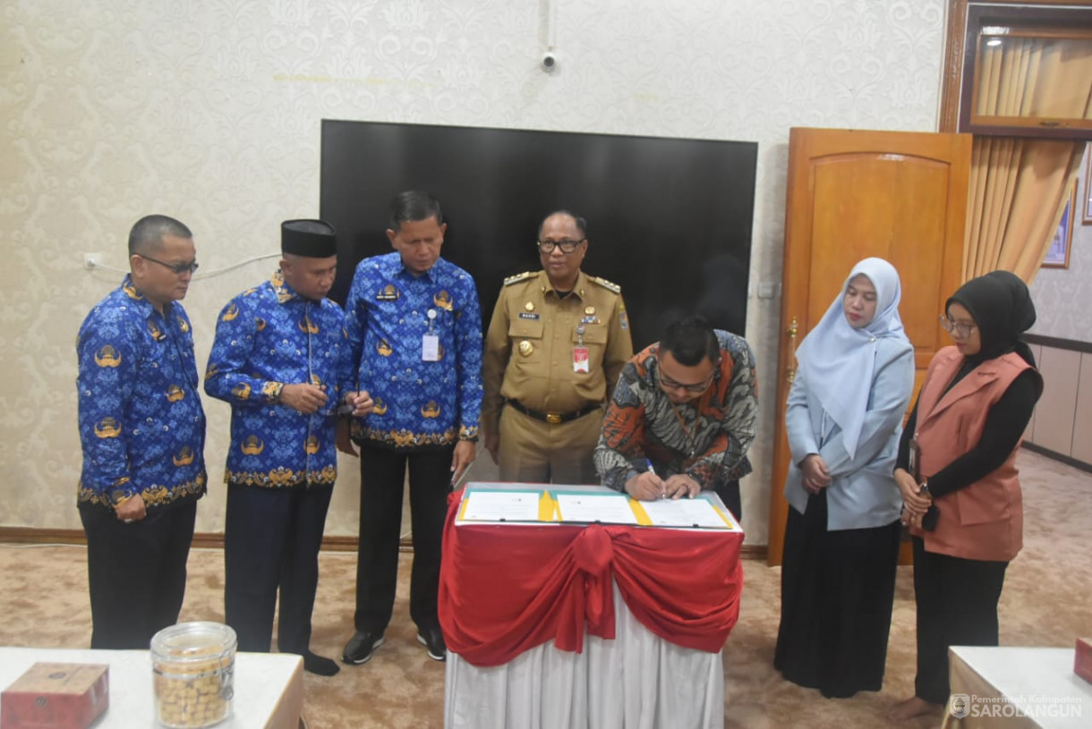 17 Desember 2024 - Penandatanganan MOU Antara Pemerintah Kabupaten Sarolangun Dengan Bank Syariah Indonesia, Bertempat di Rumah Dinas Bupati Sarolangun