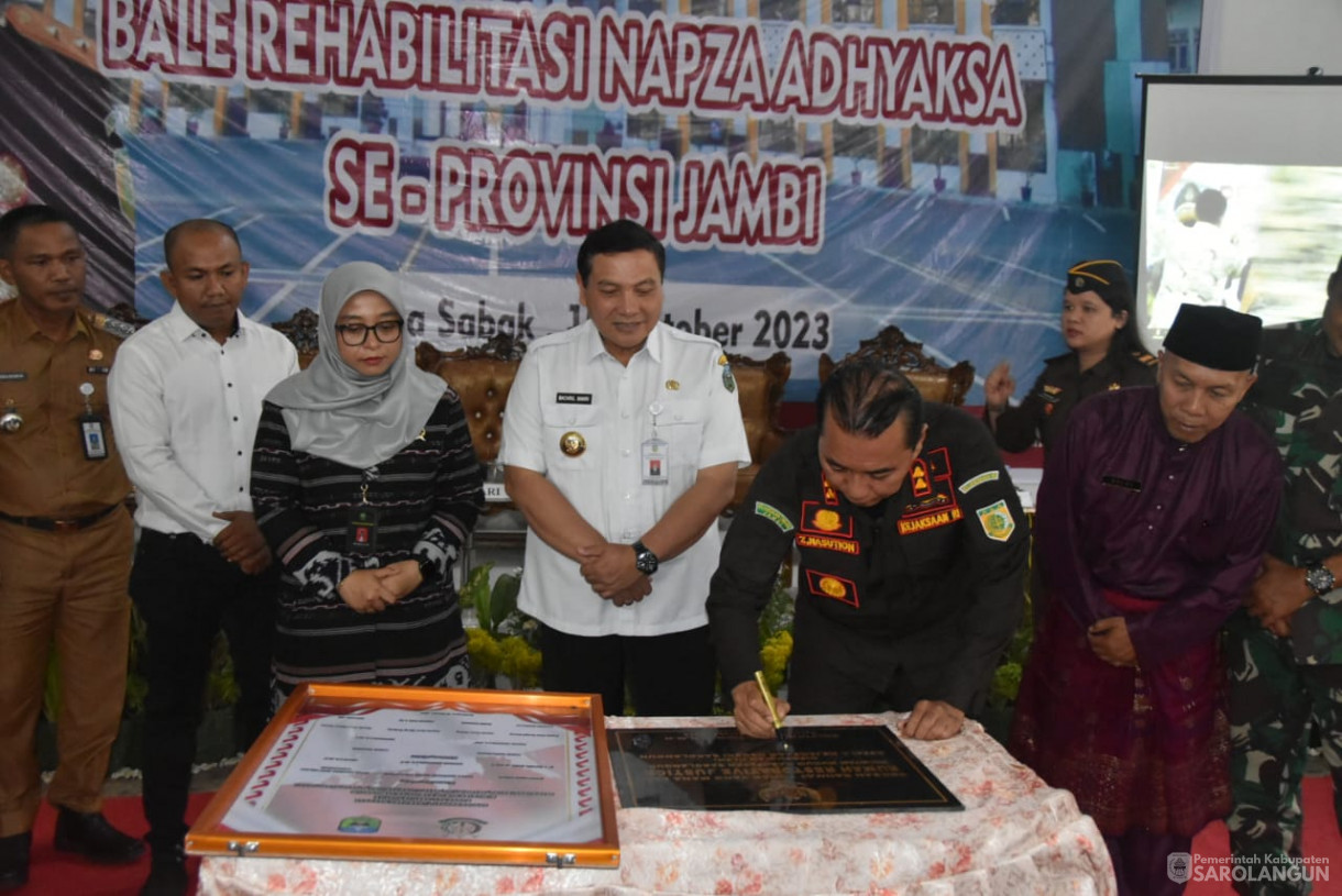 19 Oktober 2023 - Penjabat Bupati Sarolangun Menghadiri Acara Peresmian Rumah Restorative Justice dan BaleRehabilitasi Napza Adhyaksa SeProvinsi Jambi di Balai Desa Sungai Baung