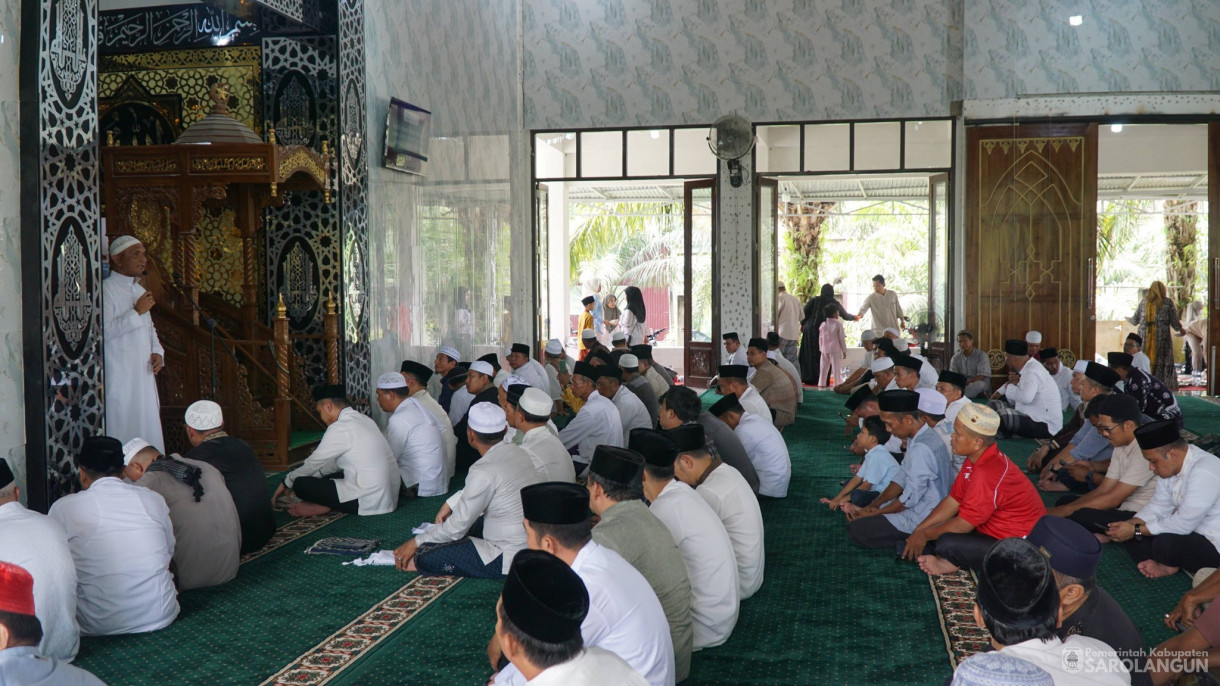 8 Mei 2026 Bupati Sarolangun, Wakil Bupati Sarolangun Melaksanakan Sholat Jumat Bersama di Masjid Darul Hikmah Persatuan Keluarga Daerah Piaman Sarolangun
