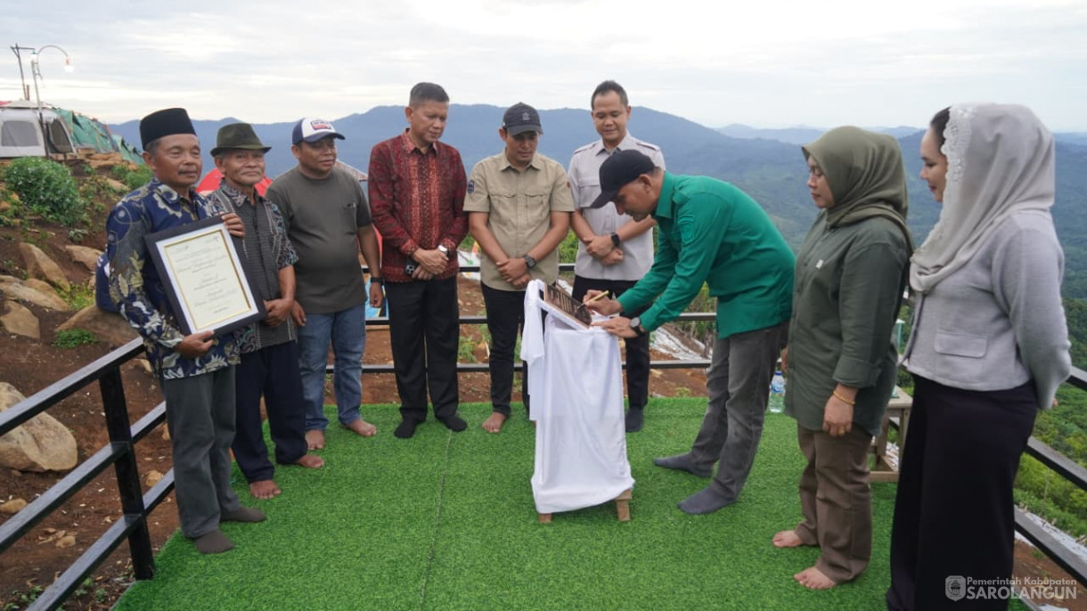 25 Oktober 2025&nbsp; Resmikan Destinasi Wisata Puncak Bukit Tempurung Desa Lubuk Bangkar dan Bersama BUMDes Lubuk Bangkar Tanam Cabe dan Sayuran Di Kawasan Puncak Bukit Tempurung&nbsp;&nbsp;