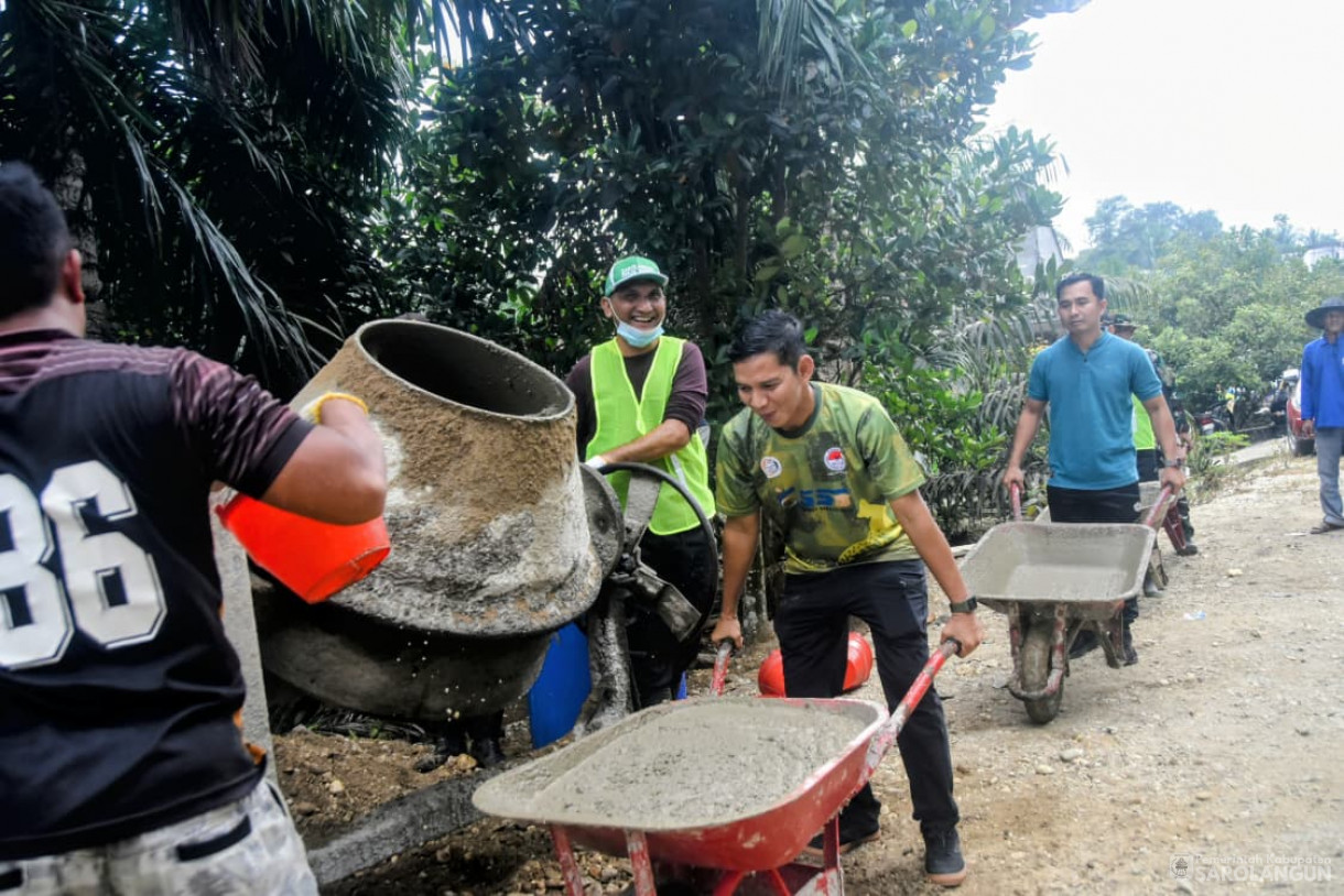 30 November 2025&nbsp; Gotong Royong Membangun Infrastruktur Bersama Masyarakat Desa Sungai Merah Kecamatan Pelawan