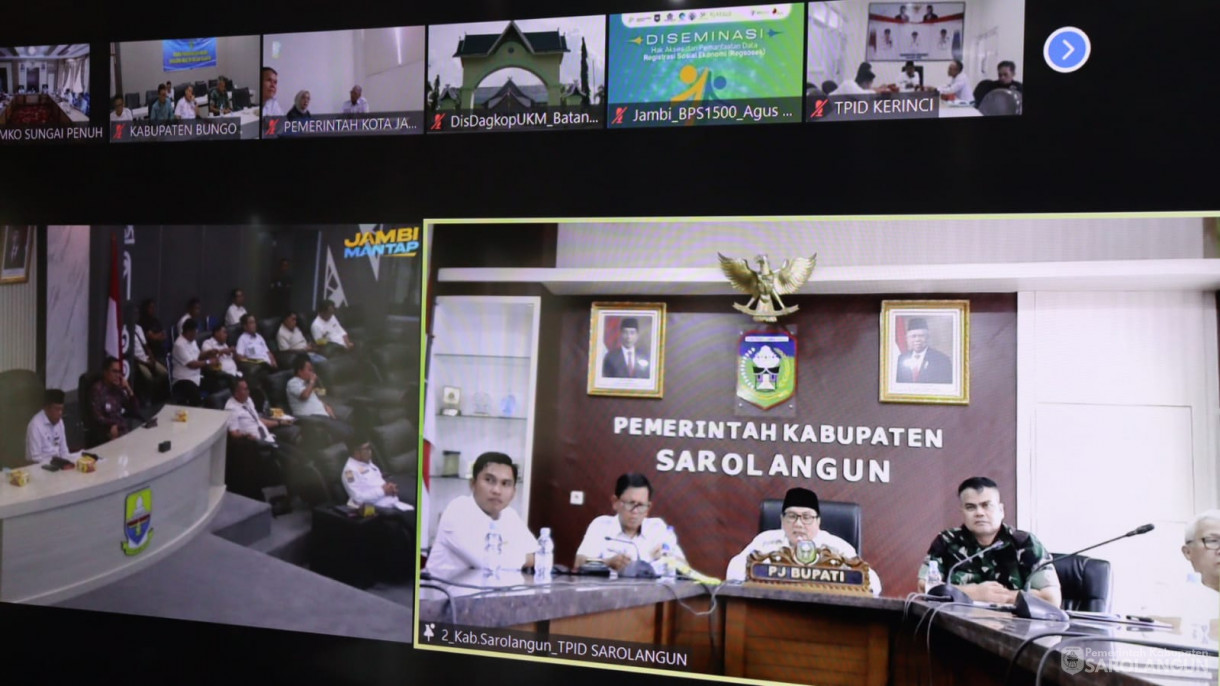 27 Desember 2023 - Rapat Koordinasi Pengendalian Inflasi Dan Penanggulangan Bencana Alam Seluruh Kab Kota Se Provinsi Jambi Via Zoom Meeting Di Ruang Pola Utama Kantor Bupati Sarolangun