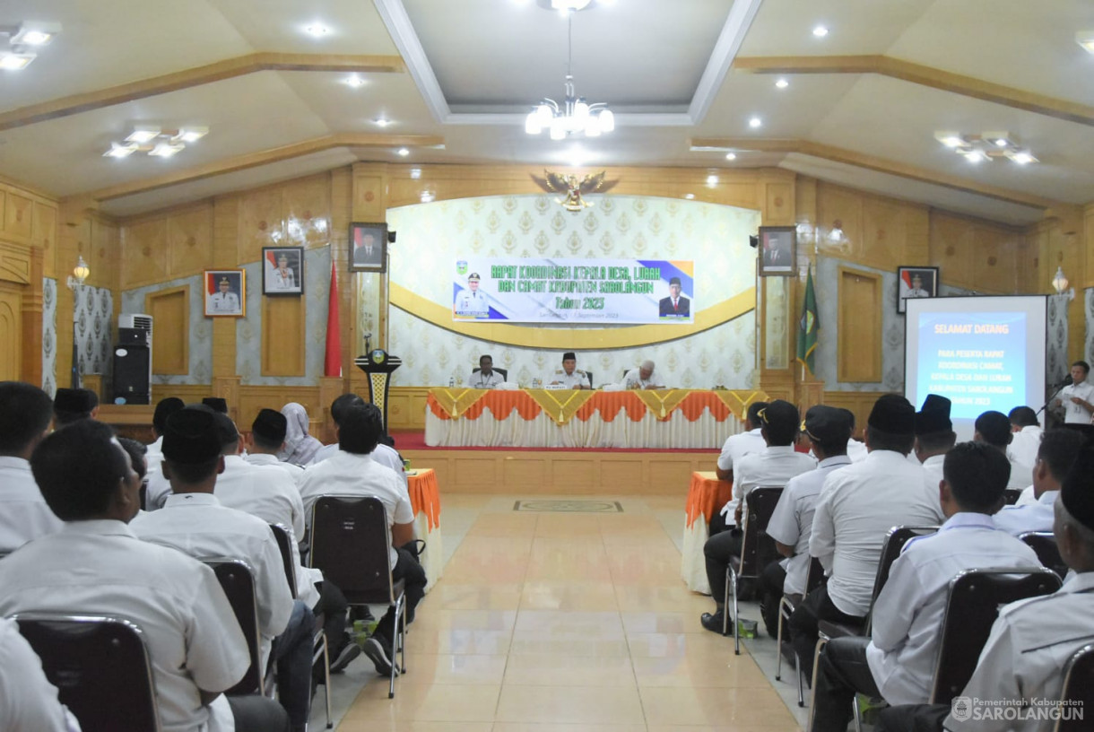 13 September 2023 - Penjabat Bupati Sarolangun Menghadiri Rapat Koordinasi Kepala Desa, Lurah, dan Camat Kabupaten Sarolangun di Ruang Aula Utama Kantor Bupati Sarolangun