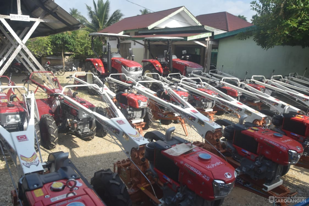 31 Oktober 2025 Penyerahan Secara Simbolis Alsintan Kepada Kelompok Tani Kabupaten Sarolangun