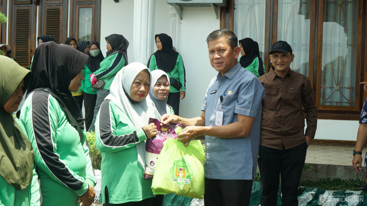 13 Maret 2026&nbsp;Penyerahan Sembako kepada PHL Dinas Lingkungan Hidup