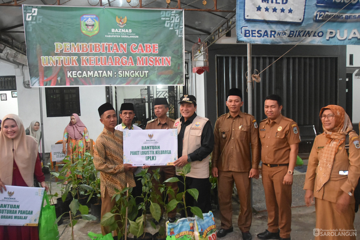 22 Juli 2024 -&nbsp;Penyerahan Bantuan Bibit Cabe, Bantuan Logistik Kemiskinan Ekstrim, Bantuan Sembako Untuk Muallaf, Bertempat di Desa Payo Lebar Kecamatan Singkut