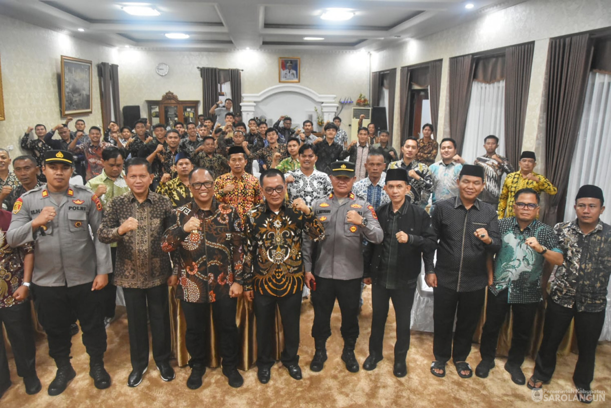 4 Januari 2025 - Makan Malam Bersama Sekaligus Pelepasan Kontingen Sepakbola Kabupaten Sarolangun Guna Mengikuti Kejuaraan Gubernur Cup di Kota Jambi Tahun 2025, 