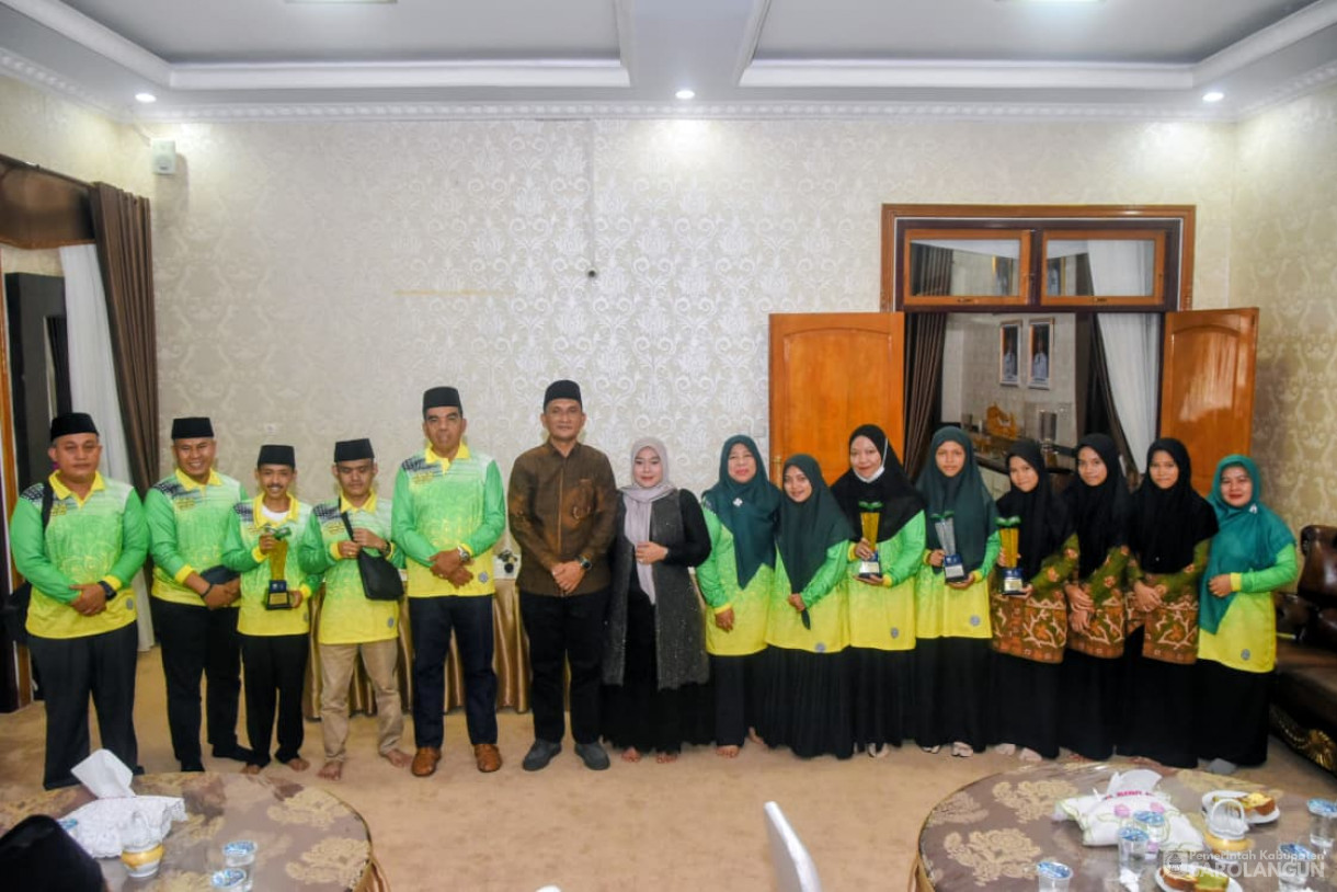 22 November 2025&nbsp; Penyambutan Kafilah MTQ tingkat Provinsi Jambi asal Kabupaten Sarolangun di Rumah Dinas Bupati Sarolangun