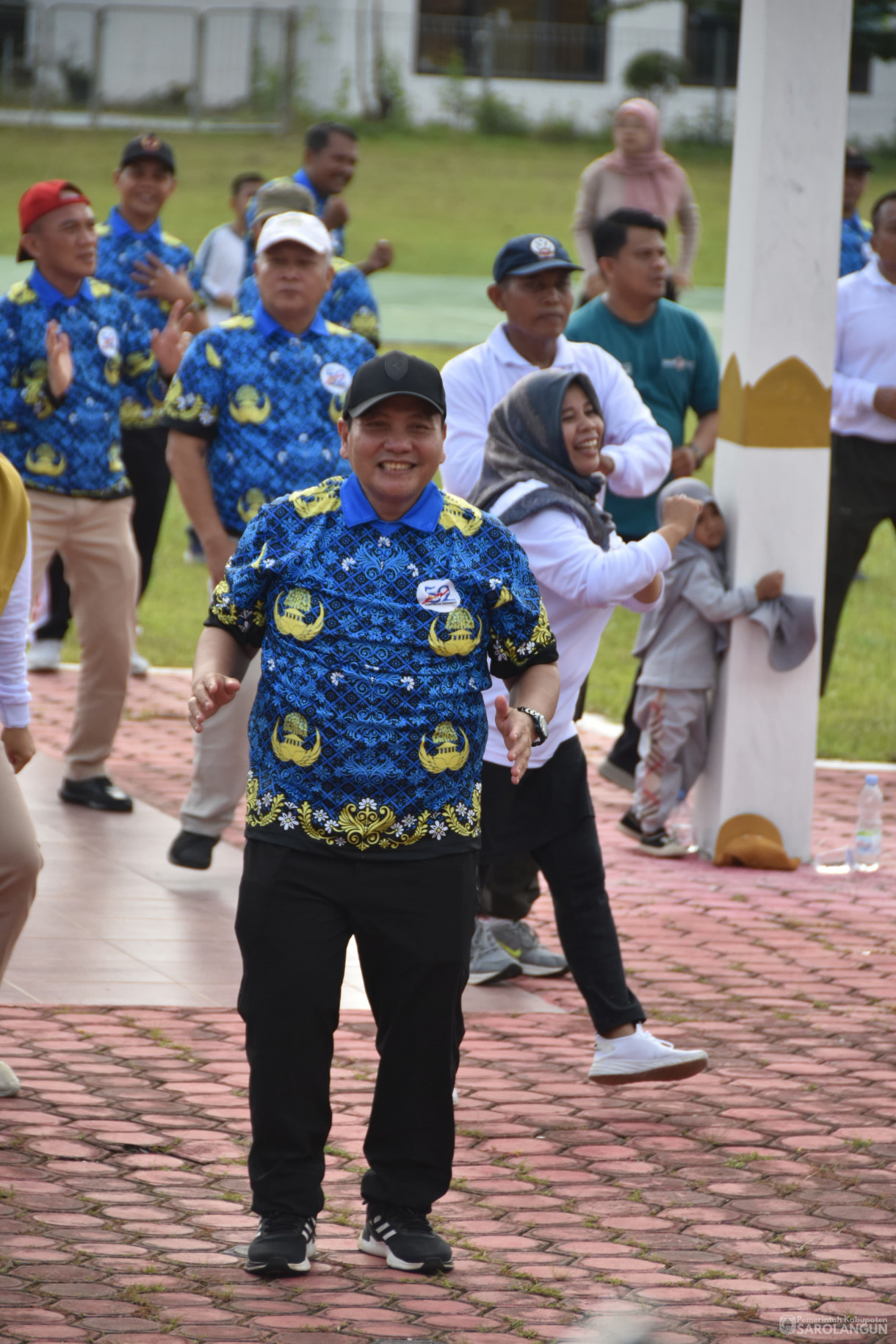 16 Desember 2023 – Jalan Santai Dalam Rangka Hut Korpri Ke 52 Dan Hari Korupsi Dunia, Penanaman Pohon Pelindung Dalam Rangka Hut Dharmawanita Ke 24 Di Lapangan Gunung Kembang Sarolangun