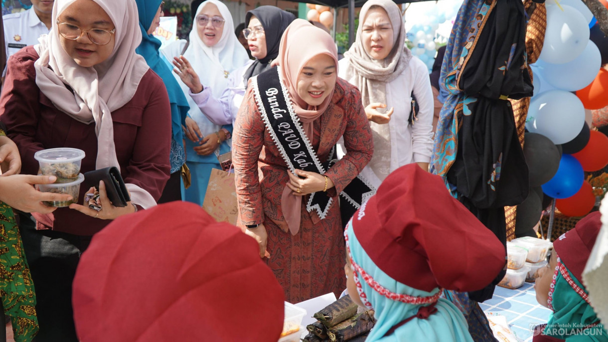 Market Day Oleh Peserta Didik TK Islam Waladun Sholihun Kecamatan Pauh