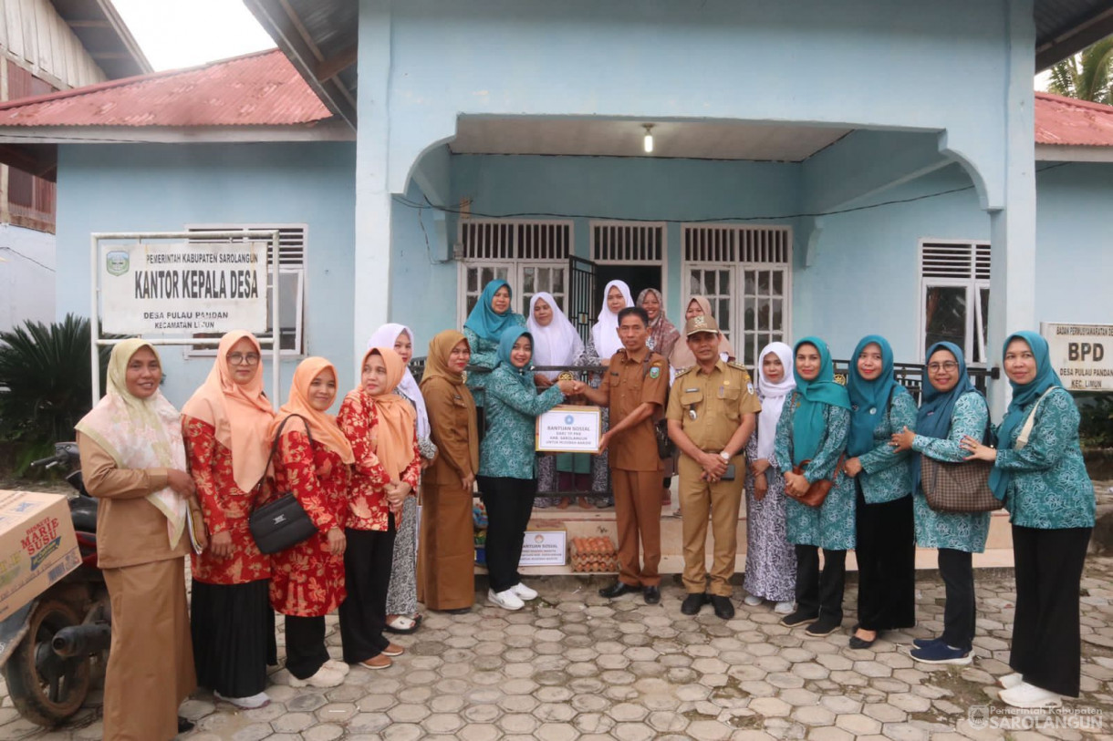 15 Januari 2024 -&nbsp;&nbsp;Ibu Penjabat Bupati Sarolangun selaku Ketua TP PKK dan GOW Kab.Sarolangun Meninjau 5 Kecamatan Korban Banjir di Kab.Sarolangun