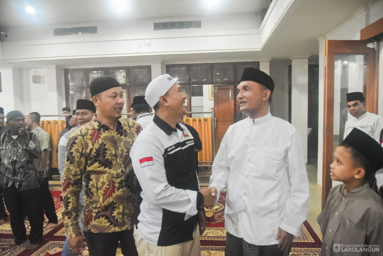 28 Maret 2025 - Buka Bersama Wartawan, LSM, dan OKP SeKabupaten Sarolangun Bertempat di Rumah Dinas Bupati Sarolangun&nbsp;