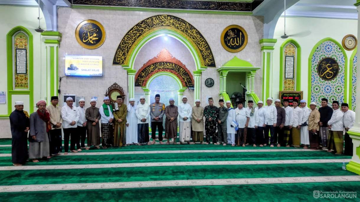 31 Desember 2025 Sholat Maghrib Berjamaah dilanjutkan Yasinan, Dzikir, dan Doa Bersama Tahun Baru 2026 Masehi di Masjid Alfalah Sarolangun