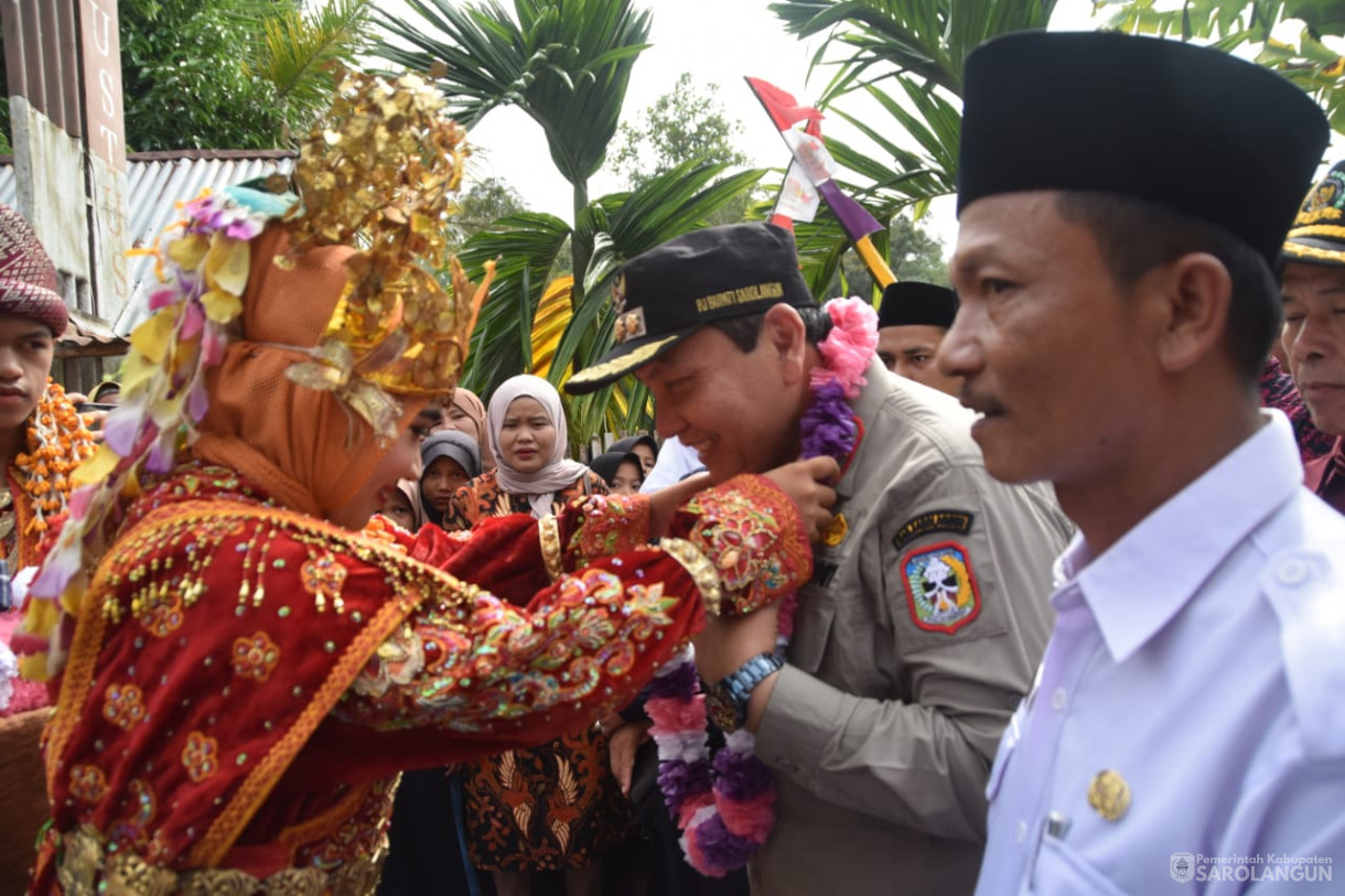 25 November 2023 - Tanam Padi Sawah Di Kelompok Tani Suka Damai Bersama Forkopimda Sarolangun Di Desa Sungai Bemban Kec. Batang Asai