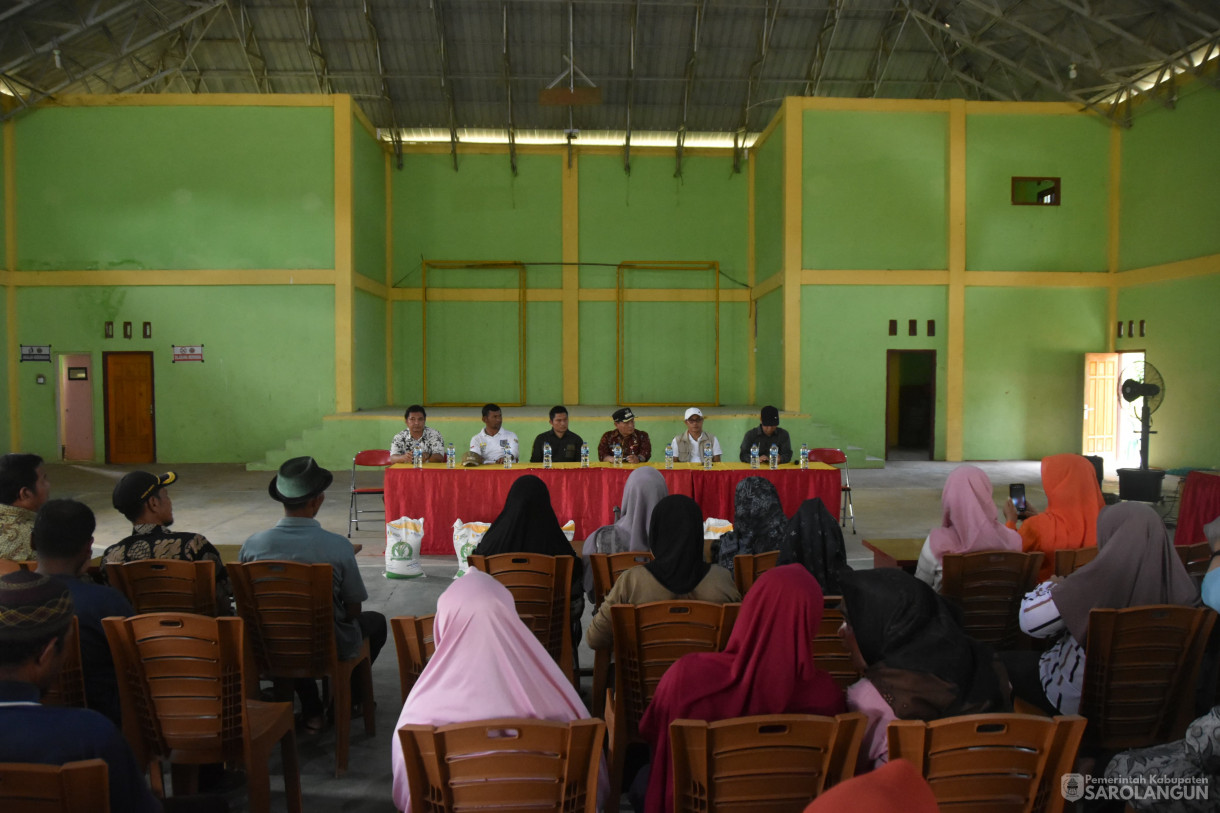 4 Februari 2024 - Penyerahan Bantuan Cadangan Pangan Pemerintah Di Balai Desa Bukit Suban Kecamatan Air Hitam