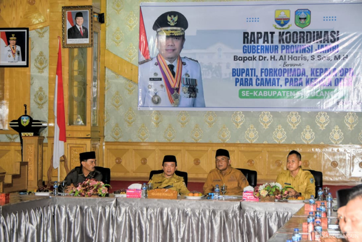 6 September 2025 Rapat Koordinasi Gubernur Jambi Bersama Bapak Bupati, Forkopimda, Kepala OPD, Para Camat, Para Kepala Desa se Kabupaten Sarolangun di Ruang Aula Utama Kantor Bupati Sarolangun