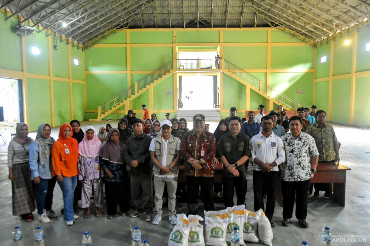 4 Februari 2024 - Penyerahan Bantuan Cadangan Pangan Pemerintah Di Balai Desa Bukit Suban Kecamatan Air Hitam