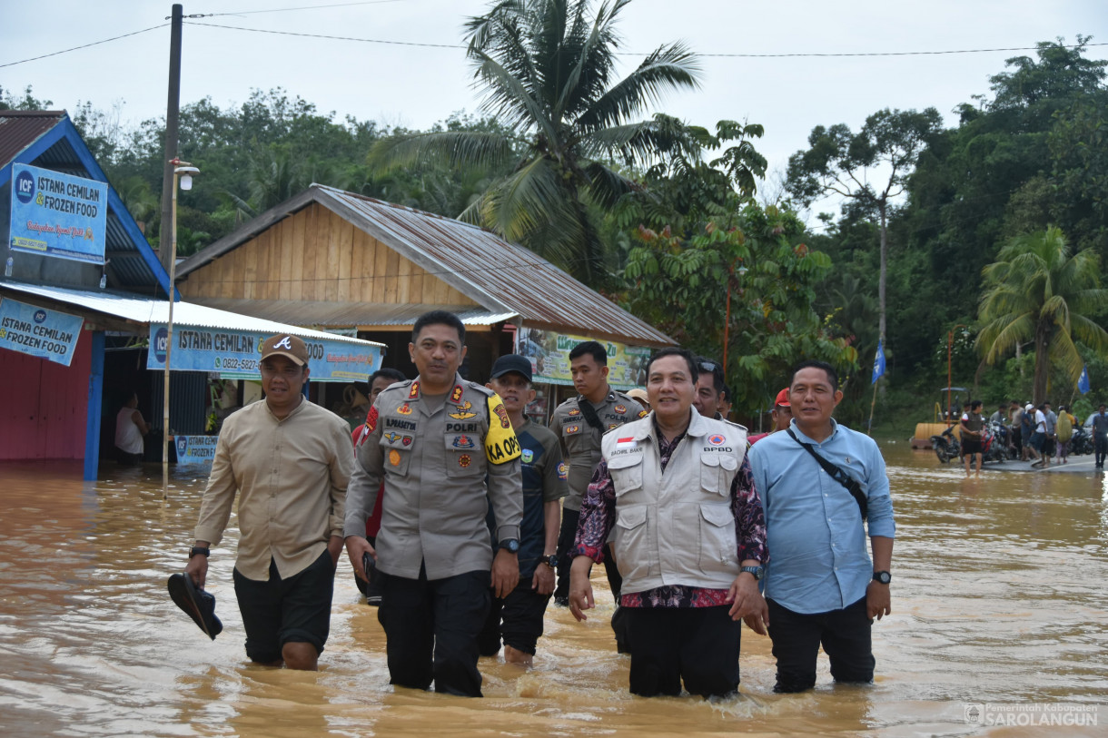 12 Januari 2024 - Meninjau Lokasi Terdampak Banjir Di Desa Pulau Pandan Kecamatan Limun