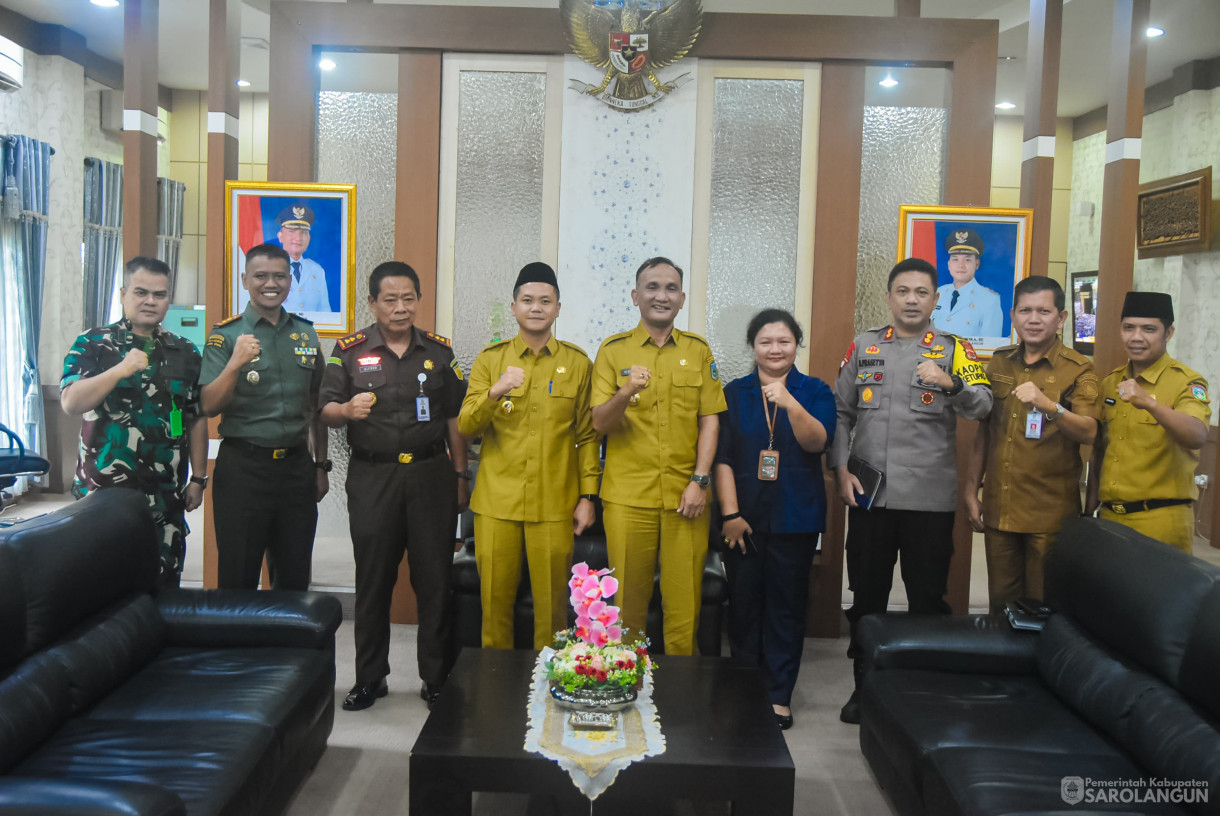25 Maret 2025&nbsp; - Rapat Bersama Pimpinan&nbsp; Forkopimda Bertempat di Ruang Kerja Bupati Sarolangun