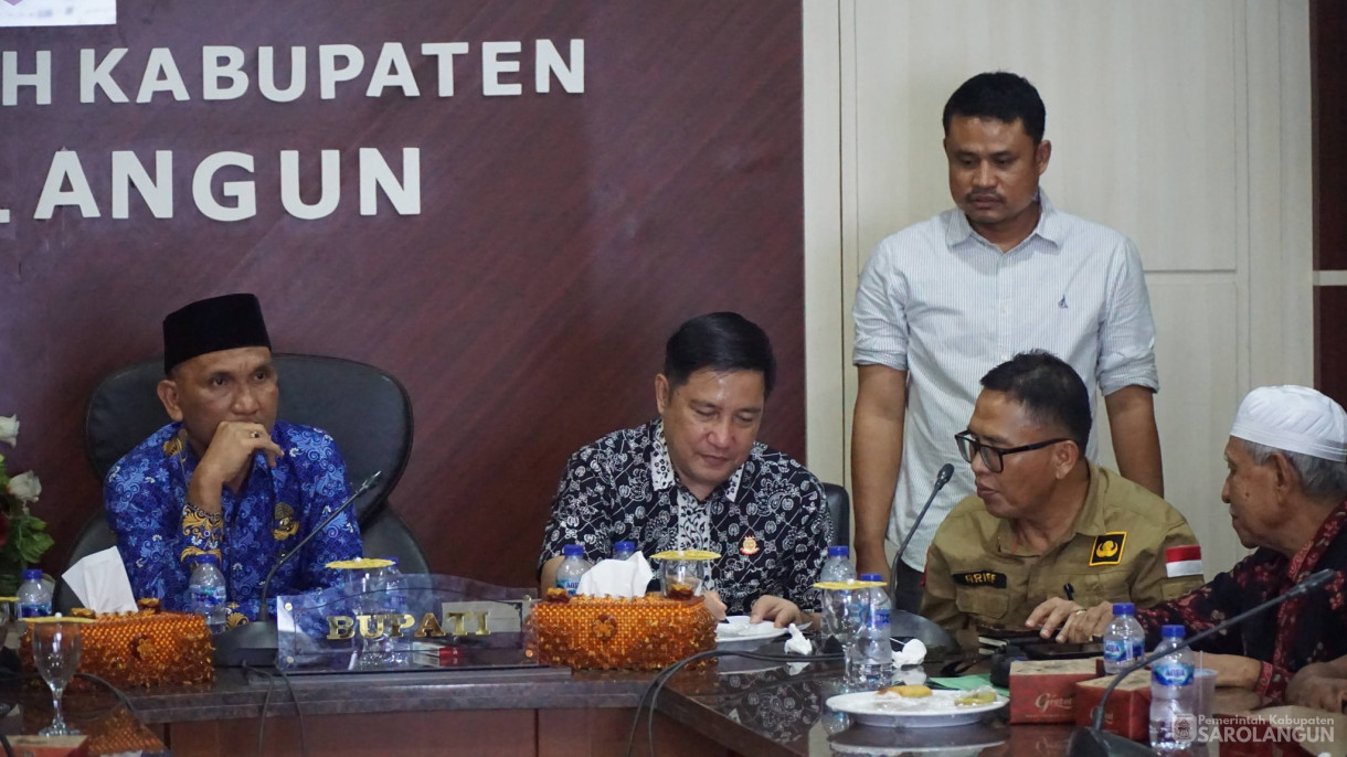 17 April 2026 Penandatanganan Surat Kesepakatan Perdamaian Antara Warga SAD dengan PT SAL di Ruang Pola Utama Kantor Bupati Sarolangun.