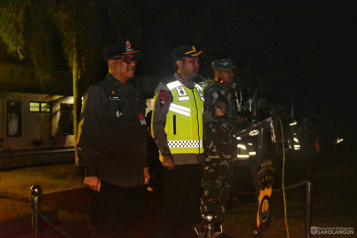 19 Oktober 2024 -&nbsp;Apel Kesiapan Pelaksanaan Kegiatan KYRD Polres Sarolangun Dalam Rangka Cipta Kondisi Kamtibmas Yang Kondusif Menjelang Pelantikan Presiden Dan Wapres, Bertempat di Polres Sarolangun