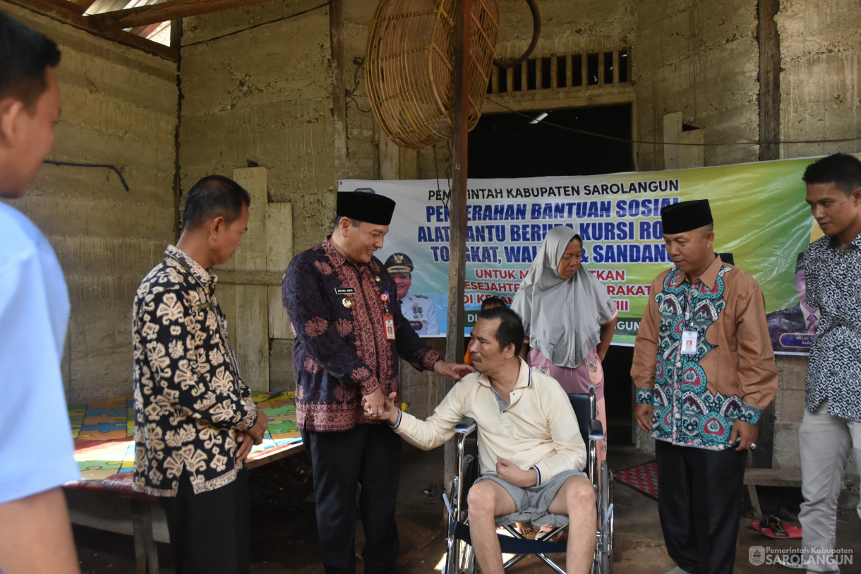 1 Februari 2024 - Memberikan Bantuan Kursi Roda Kepada
Lansia Dalam Rangka Penanganan Kemiskinan Ekstrim Di Kecamatan Bathin VIII