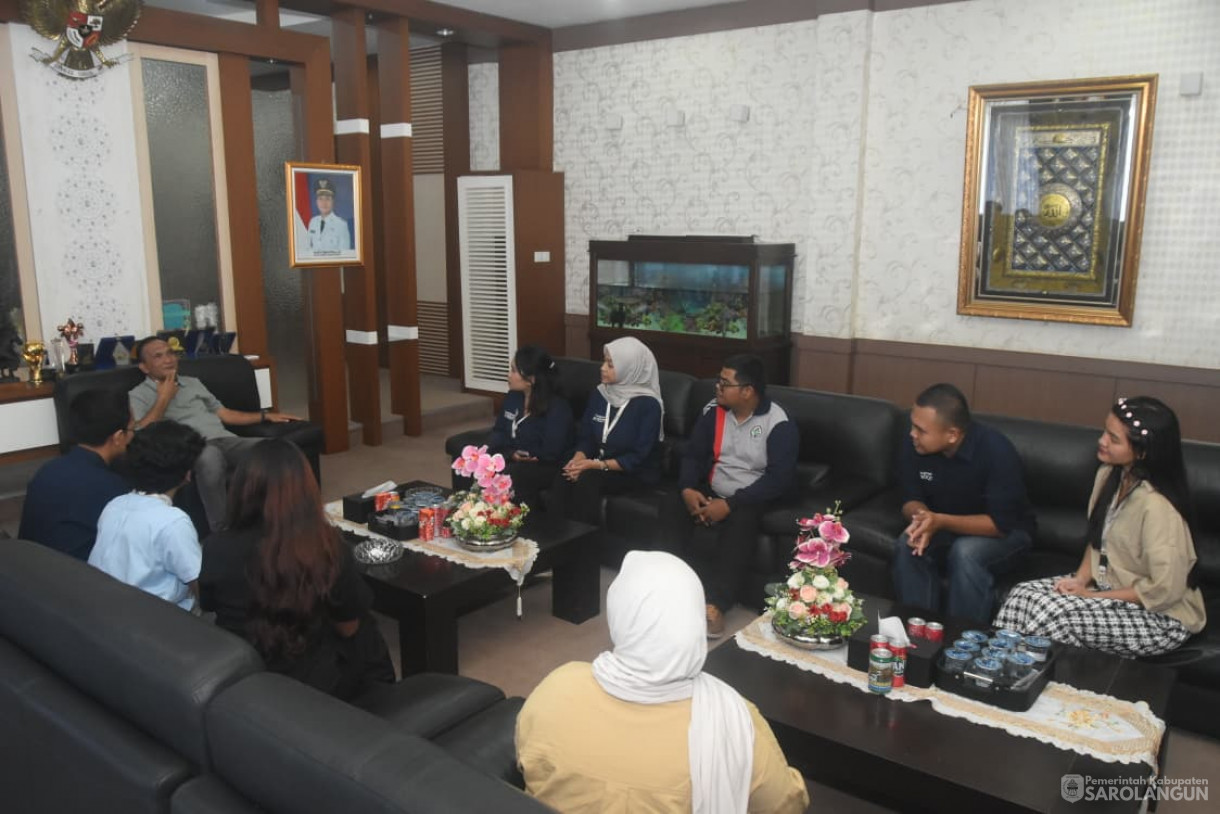 21 November 2025&nbsp; Silaturahmi dengan Mahasiswa Universitas Diponegoro di Ruang Kerja Bupati Sarolangun
