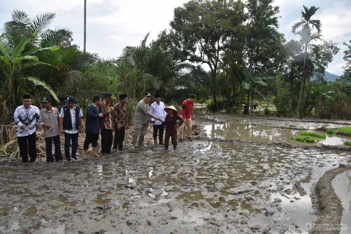 25 November 2023 - Meninjau Saluran Irigasi Yang Rusak Di Sawah Desa Sungai Bemban, Kecamatan Batang Asai