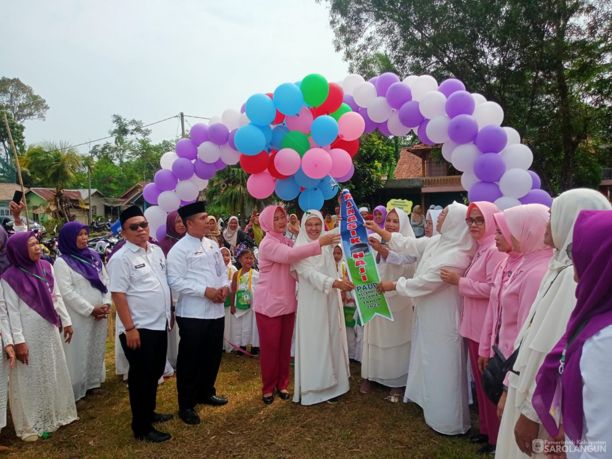 Rabu,25 Oktober 2023, Ibu Penjabat Bupati Sarolangun selaku Bunda PAUD Kab.Sarolangun di wakilkan oleh Ketua Pokja Bunda PAUD melaksanakan kegiatan Simulasi Manasik Haji Anak Usia Dini yang diadakan oleh PKG&nbsp; PAUD Se Kecamatan Pelawan Di desa Pema