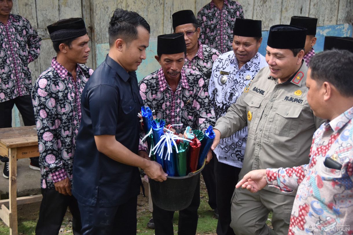 25 November 2023 - Penjabat Bupati Sarolangun Meninjau Kondisi Madrasah Darul Islam Desa Sungai Baung Kecamatan Batang Asai