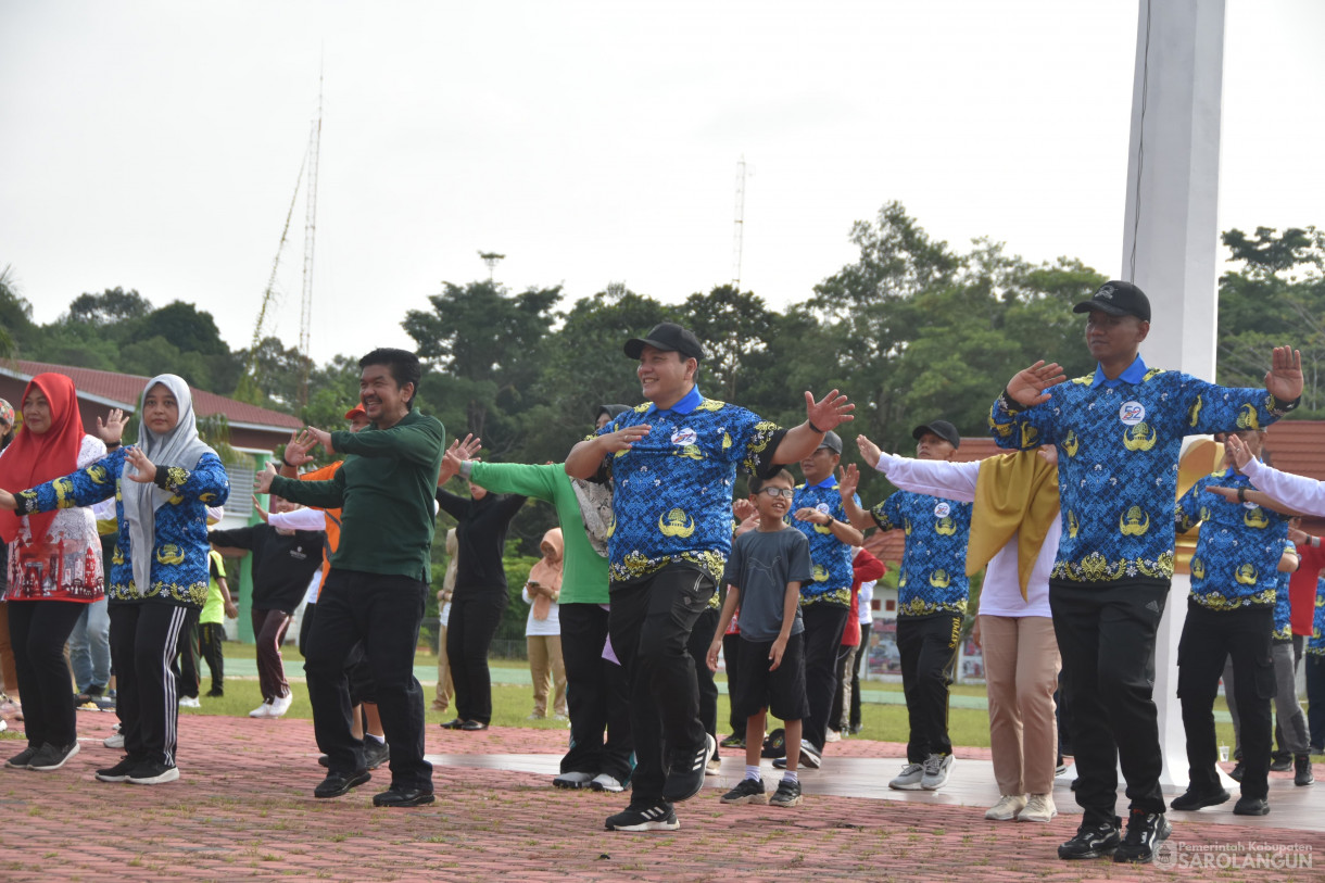 16 Desember 2023 – Jalan Santai Dalam Rangka Hut Korpri Ke 52 Dan Hari Korupsi Dunia, Penanaman Pohon Pelindung Dalam Rangka Hut Dharmawanita Ke 24 Di Lapangan Gunung Kembang Sarolangun