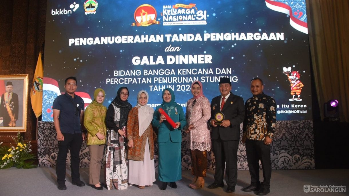 28 Juni 2024 - Penyerahan Tanda Penghargaan Program Percepatan Penurunan Stunting Berdasarkan Hasil Survei Kesehatan IndonesiaTahun 2023, Bertempat di Merapi Grand Ballroom PRPP Jawa Tengah