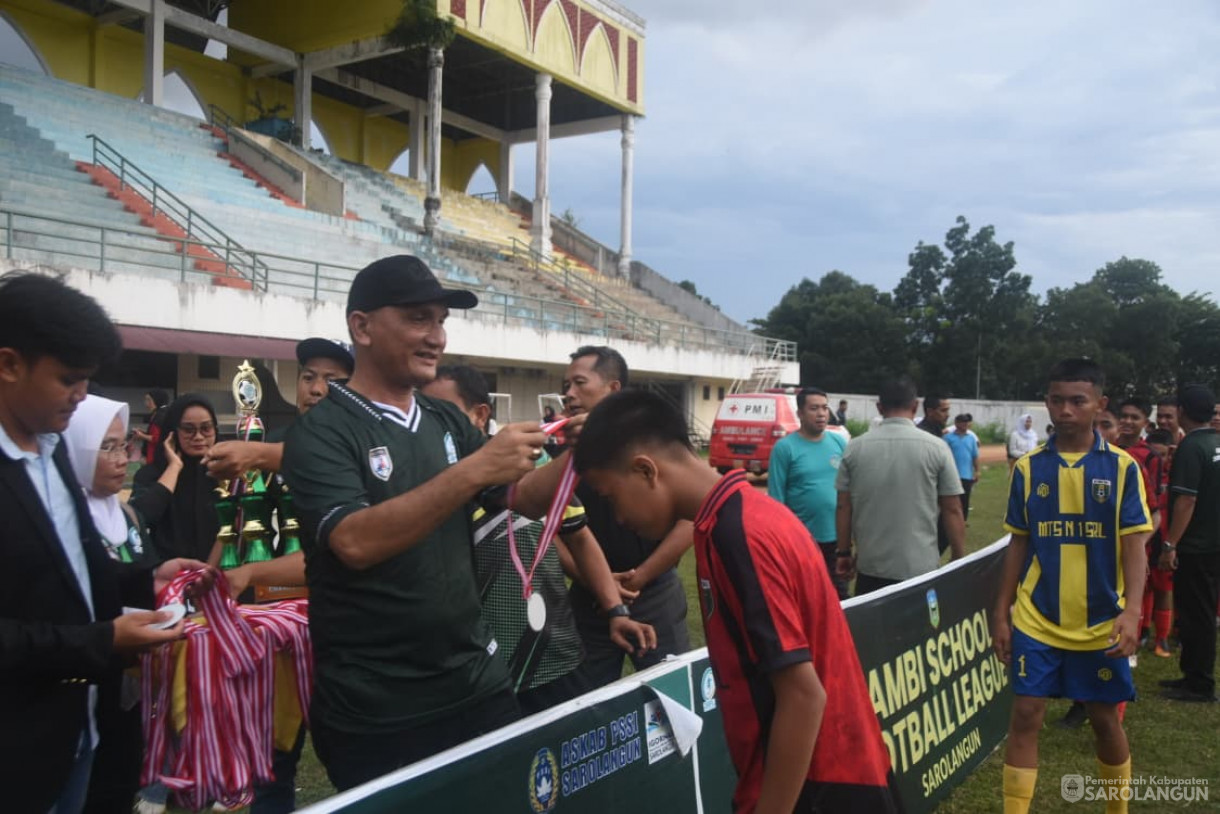 4 Desember 2025 Penutupan Liga Pelajar di GOR Sport Center Sarolangun