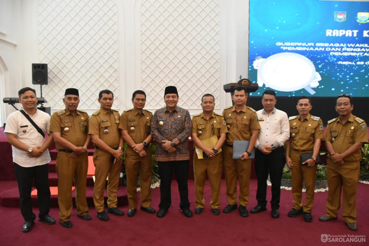 24 Oktober 2023 - Penjabat Bupati Sarolangun Menghadiri Rapat Koordinasi Camat di Aula Maulida Convention Centre Jambi