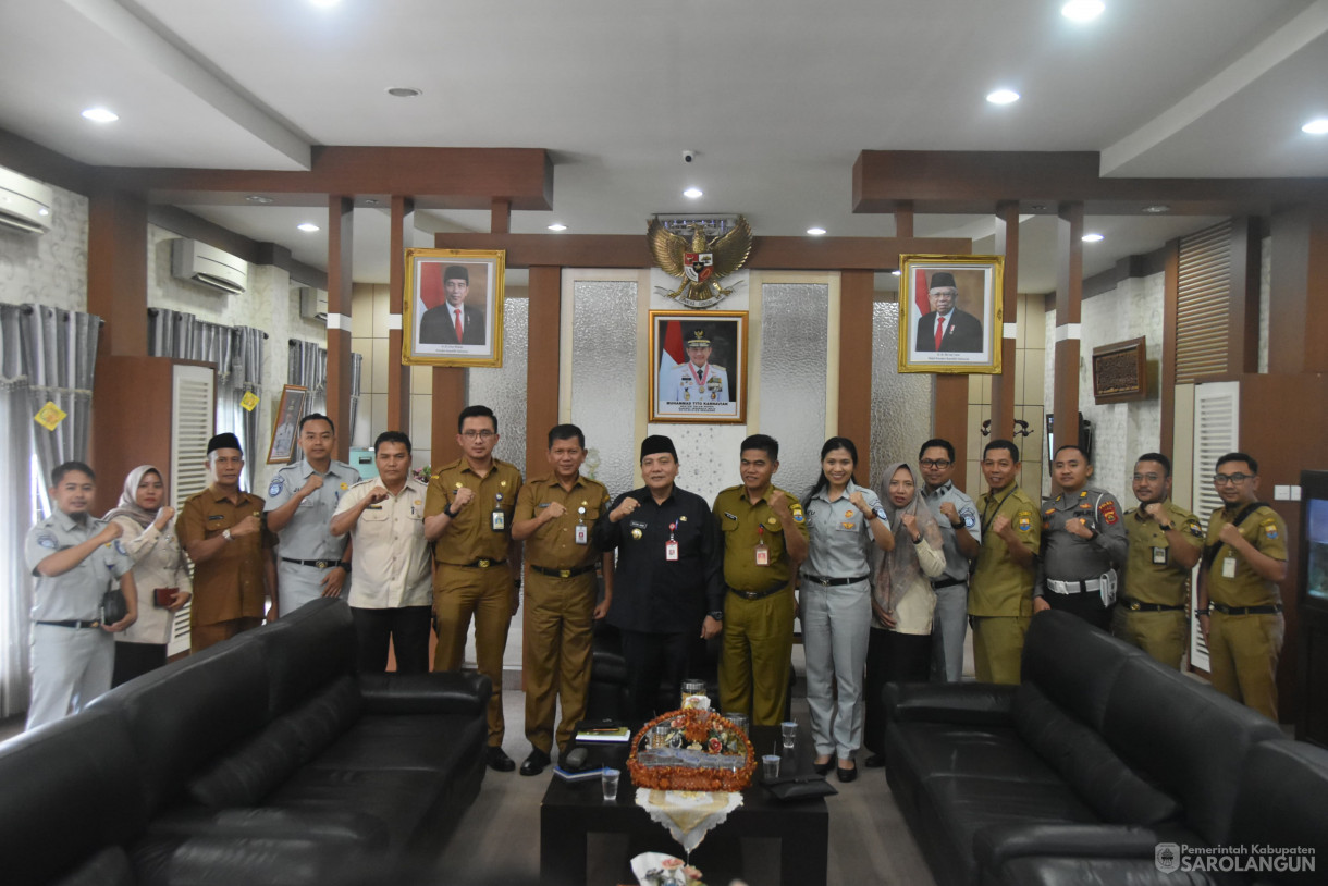 4 Juni 2024 - Silaturahmi Dengan Dirlantas, Samsat, Dan Jasa Raharja Provinsi Jambi Di Ruang Kerja Bupati Sarolangun